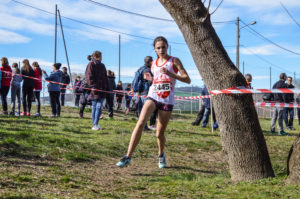 Toscane Durand sur la course des minimes filles aux championnats d'Occitanie de cross 2018 à Alès