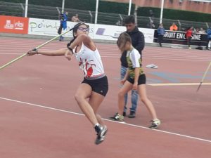 Melyana KONECO au lancer de javelot lors des championnats d'Occitanie Benjamins Minimes sur piste 2019 à Albi